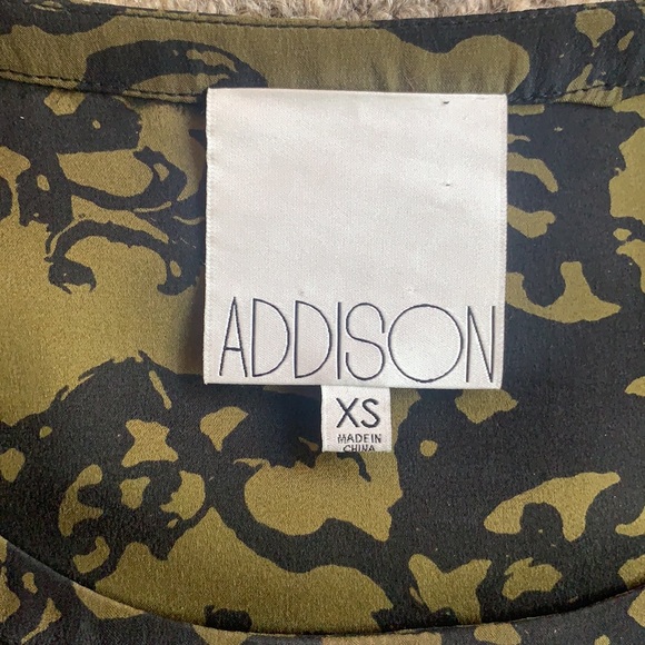 Addison Silk Short Sleeve Top in Olive Green Print - Picture 5 of 6